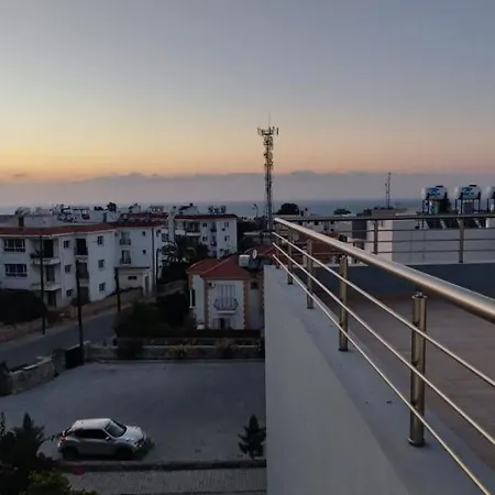 아파트 Penthouse By The Sea, Sel